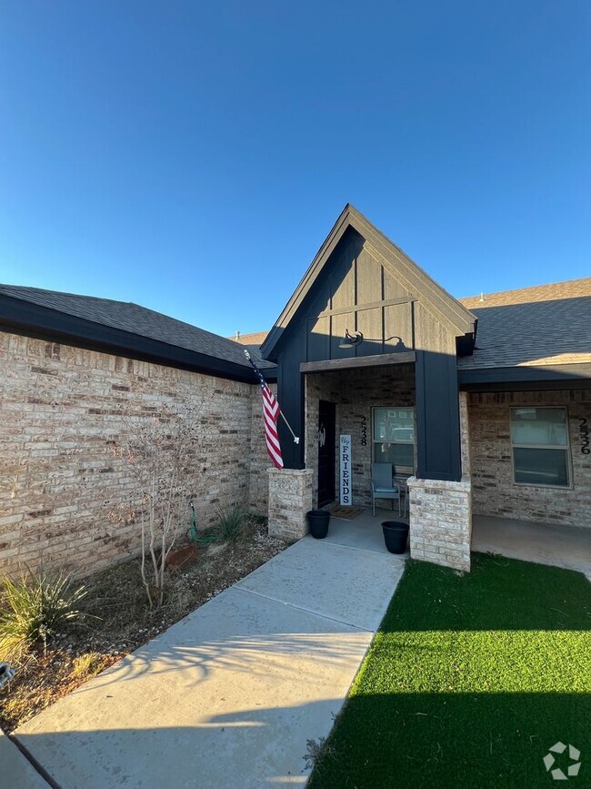 Building Photo - 2/2/1 Town home! Cooper ISD