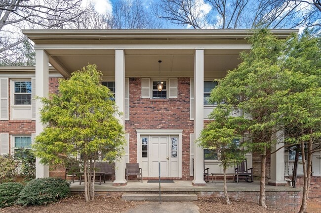 Building Photo - Two Bedroom Apartment - Great North Ashevi... Unit Apt #1