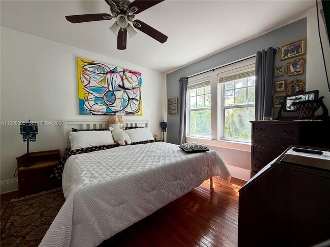 Building Photo - 536 14th St Unit 205