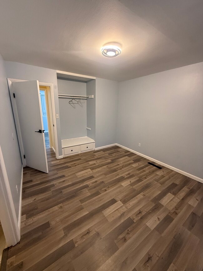 Photo - 1688 Clyde Pl
