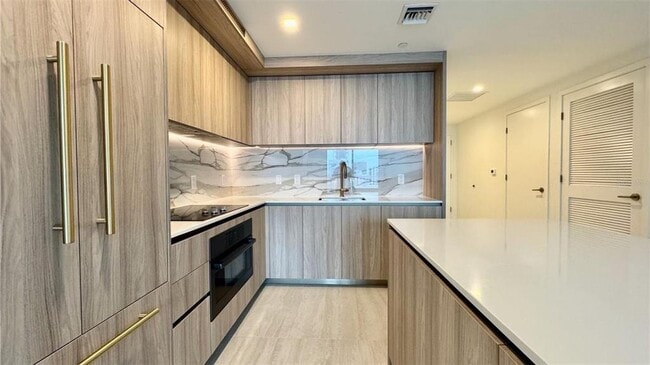 Photo - 77 SE 5th St Unidad 1903