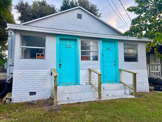 Building Photo - 6th St Unit 123