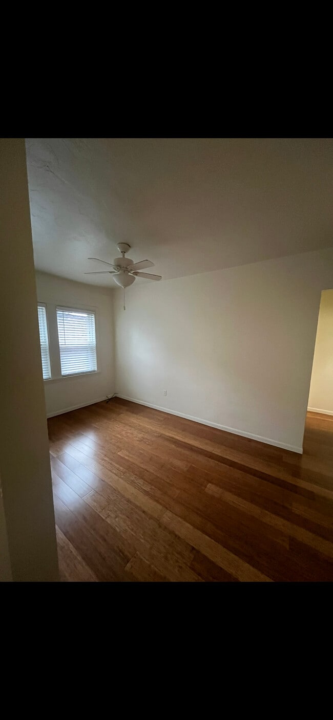 Dining room or living room - 2004 E 125th St Unit 6