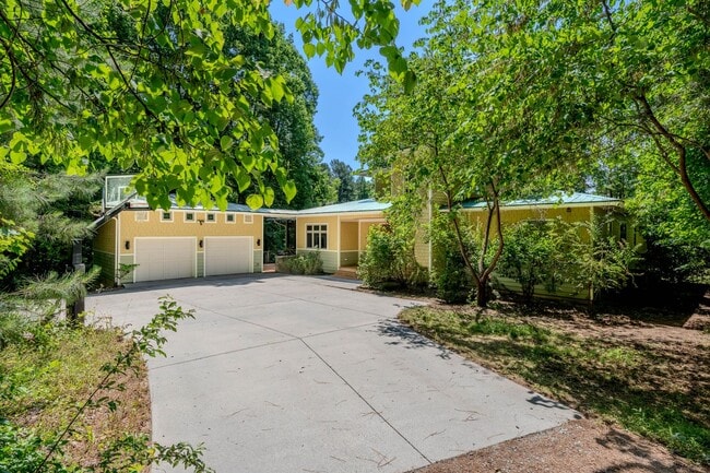 Photo - 817 Oasis Dr