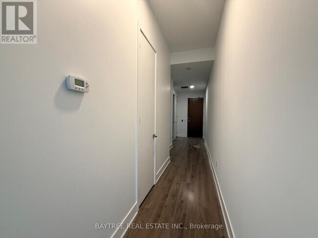 Photo - 111 St Clair Ave W Unité 425