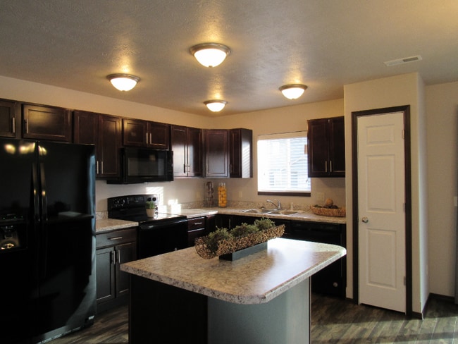 Building Photo - 325 Jerry Pl