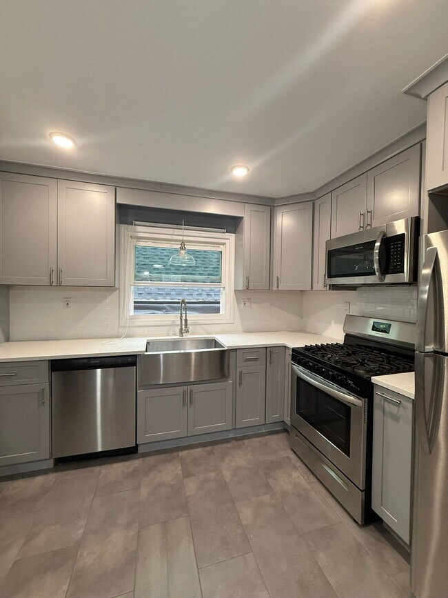 Building Photo - 132 Dekalb Ave Unit 2 Rental