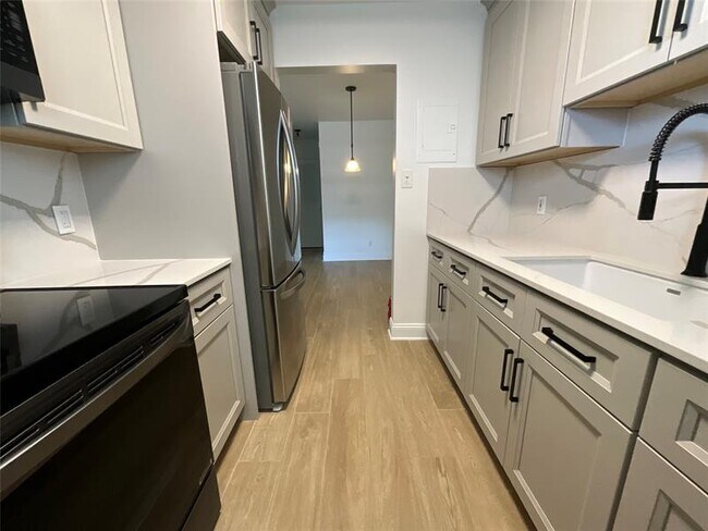 Photo - 2424 NE 9th St Unit 208