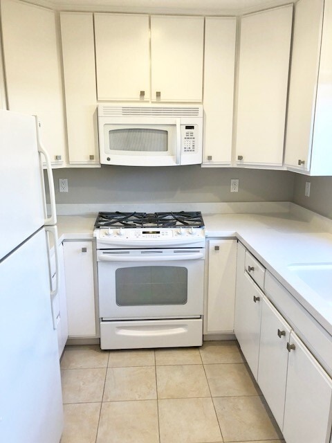 Noel Court Apartments