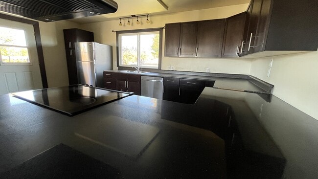 Photo - 5814-5851 51 Ave