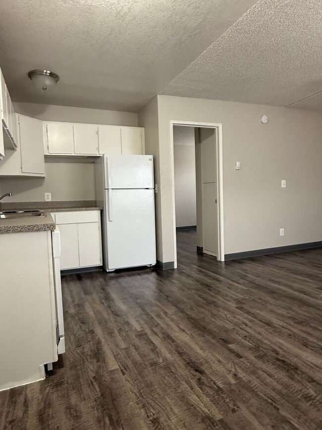 Photo - **MOVE IN SPECIAL**  Come and apply today!! Unidad 256