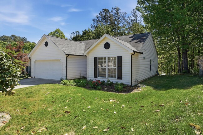 Photo - RANCH HOME with 3 bedrooms and 2 baths-CONVENIENT LOCATION