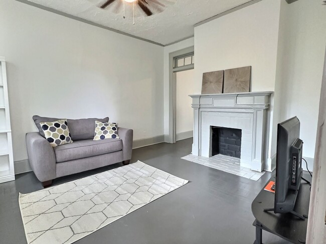 Photo - College Street TriPlex Unidad 2346 College Street
