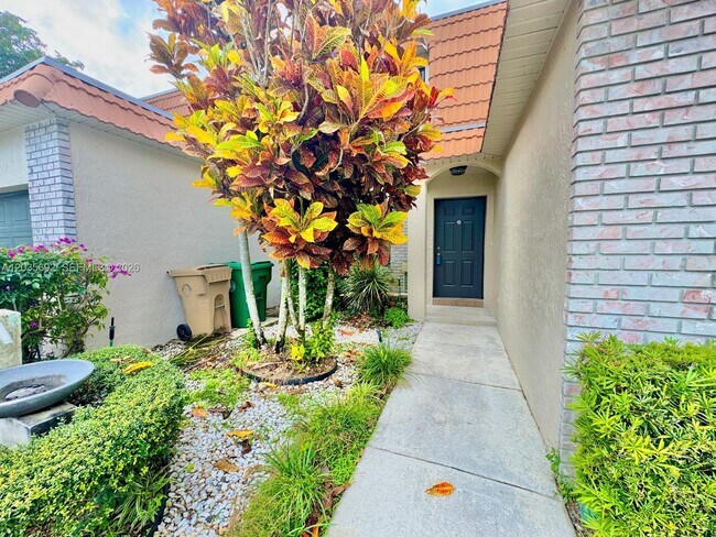 Photo - 1415 SW 110th Way