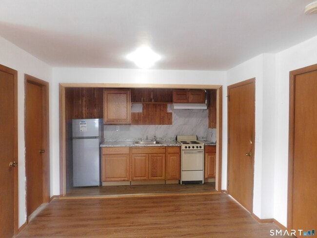 5 Larson Dr