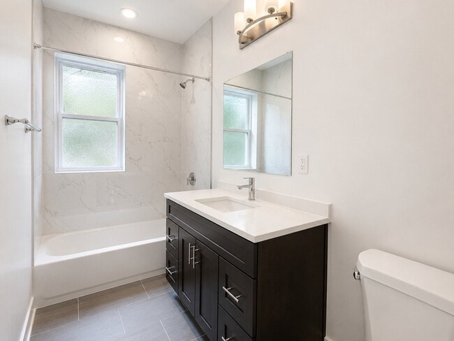 Photo - 1053 W Columbia Ave Unit 1