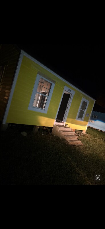 Photo - 320 W College St