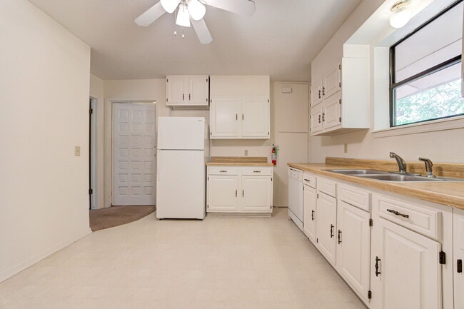 Photo - 604 S Flood Ave