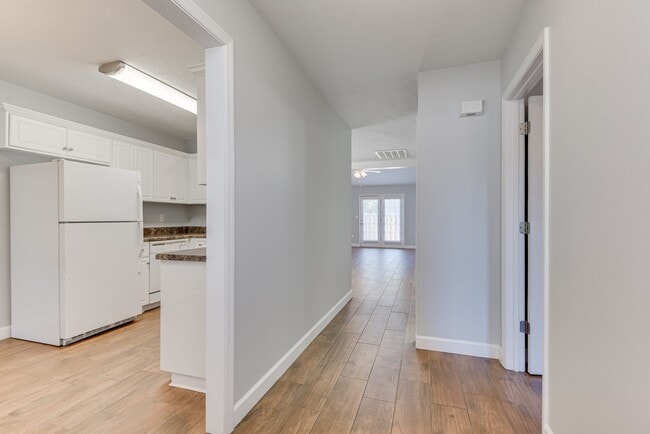 Photo - 1609 Bradley Way