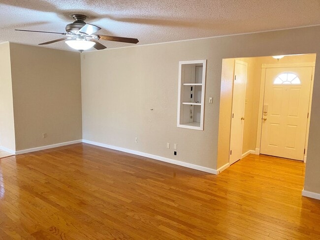 Photo - Adorable and Freshly painted Edgecliff Village 3 Bed 2 Bath!!