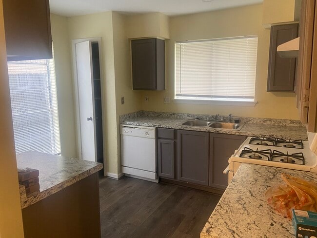 Photo - 502 Brookford Dr