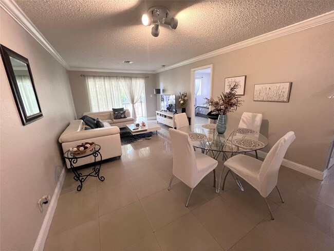 Photo - 1001 NW 45th St Unidad 6