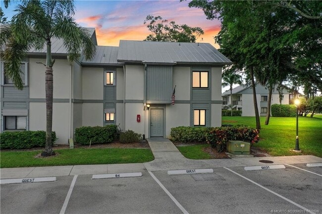 Building Photo - 2233 NW 22nd Ave Unit 108