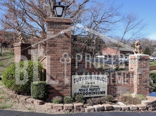 Building Photo - Beautiful Senior Living Community! Unit 28 Rental