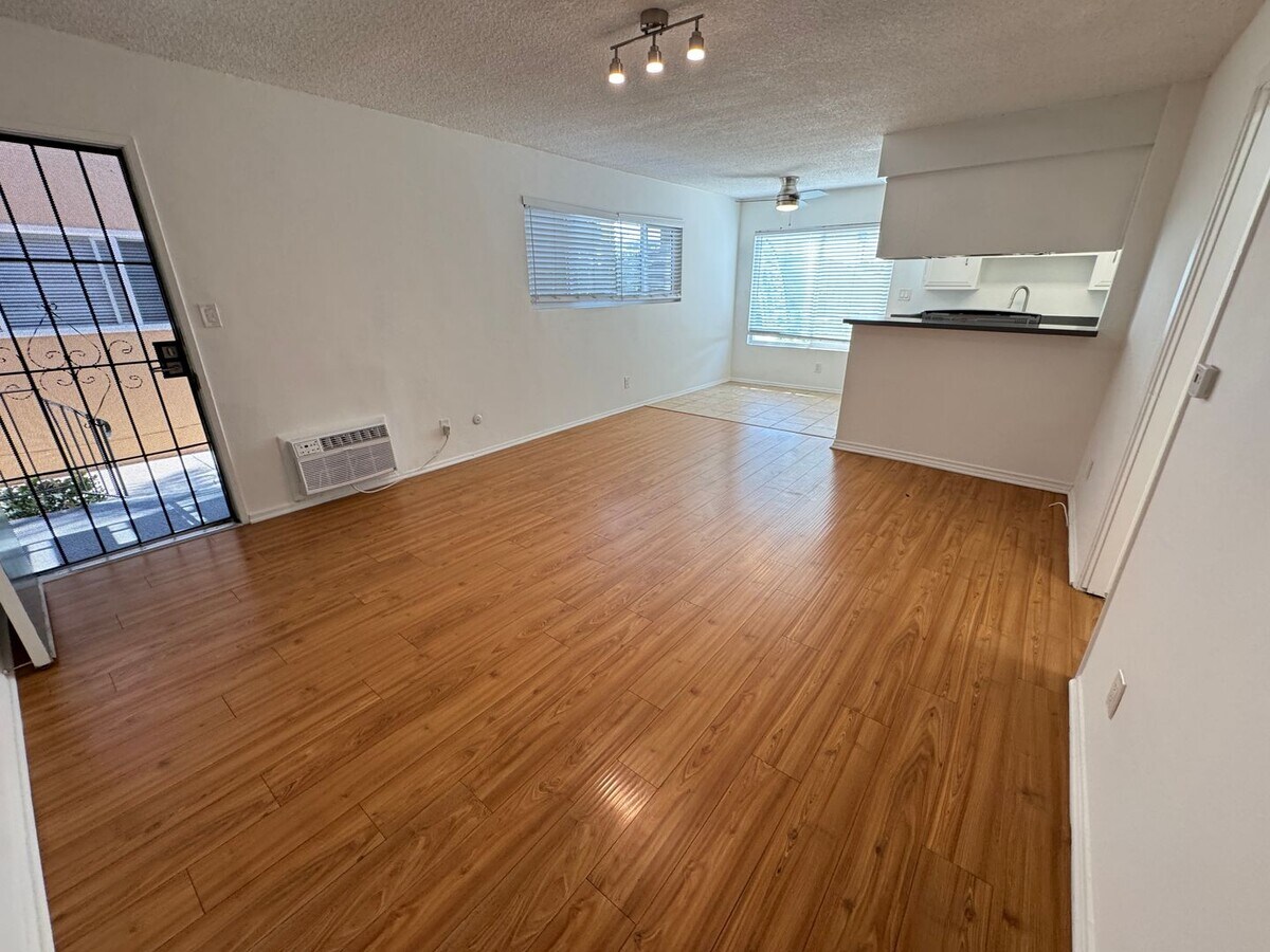 Photo - 1973 Bedford St