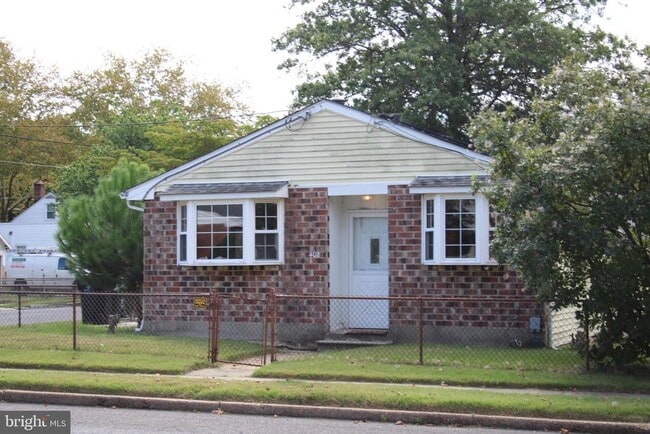 Building Photo - 402 W Evesham Rd Rental