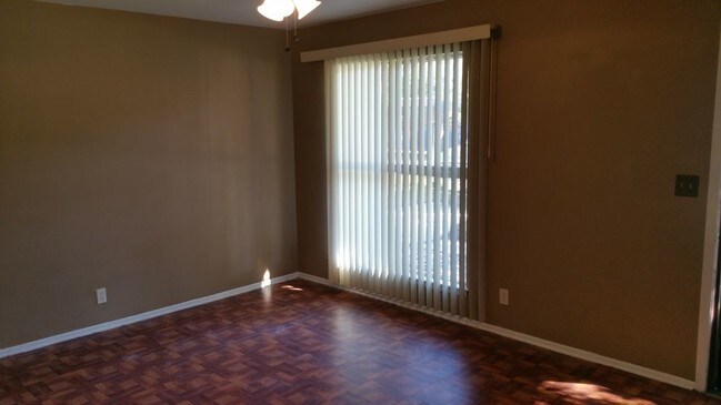 Photo - 7627 Glen Mont