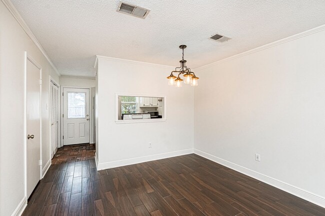 Photo - 2 Bedroom Townhome off Bluebonnet