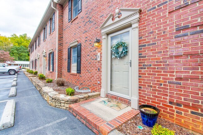 Photo - Beautiful 2 Bed, 2.5 Bath Condo in Johnson City