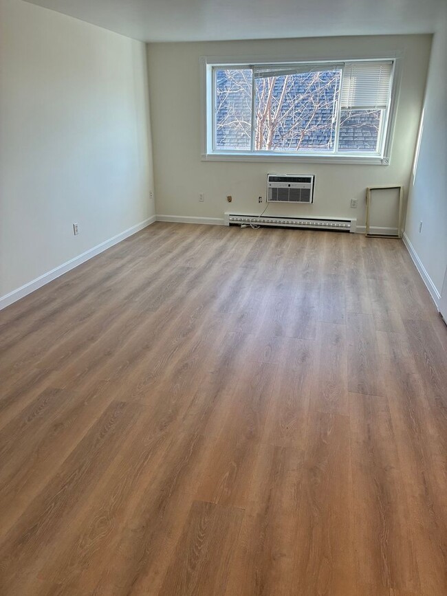 Photo - Nicely updated 2 bed unit near the Green Line in Brighton