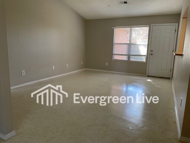 Photo - 102 Pembroke Ct