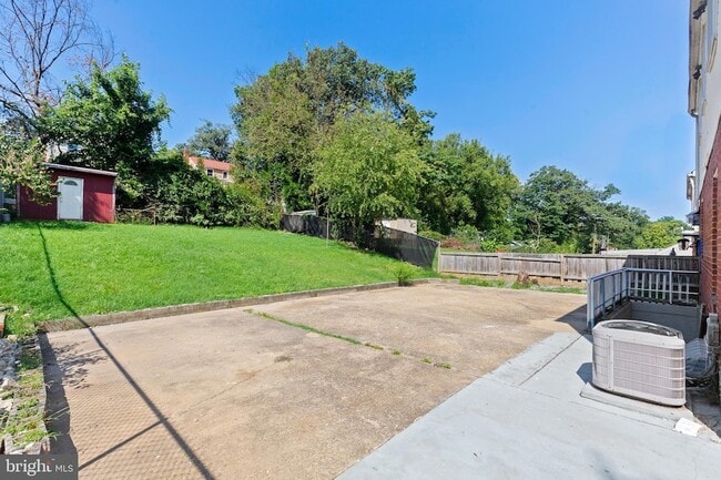 Photo - 4816 Woodlawn Dr