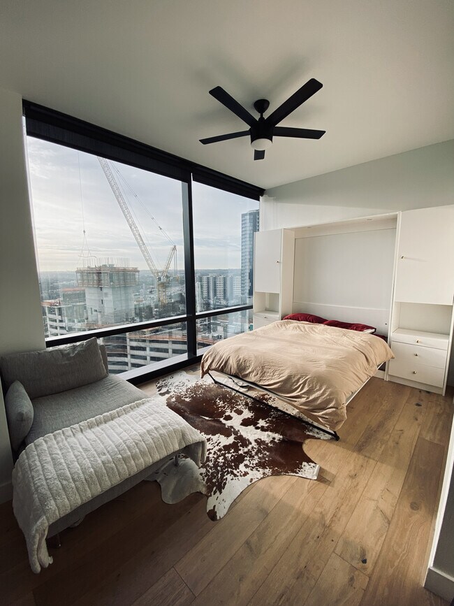 Studio with Bed down - 70 Rainey St Unit 1307