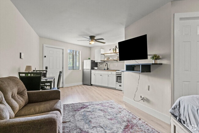 Building Photo - 3801 SW Triana Blvd Rental