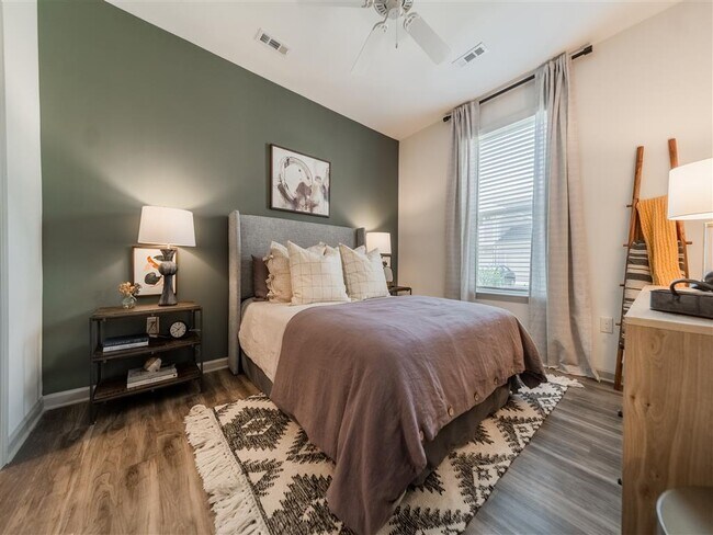 Photo - Pringle Square