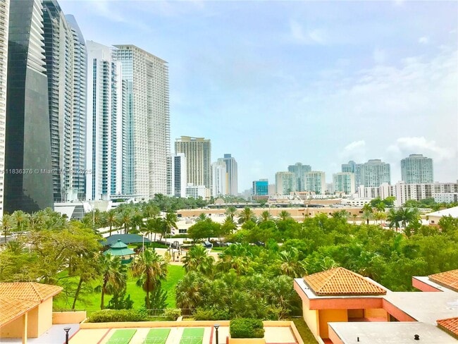 Photo - 210-174 174th St Unit 702