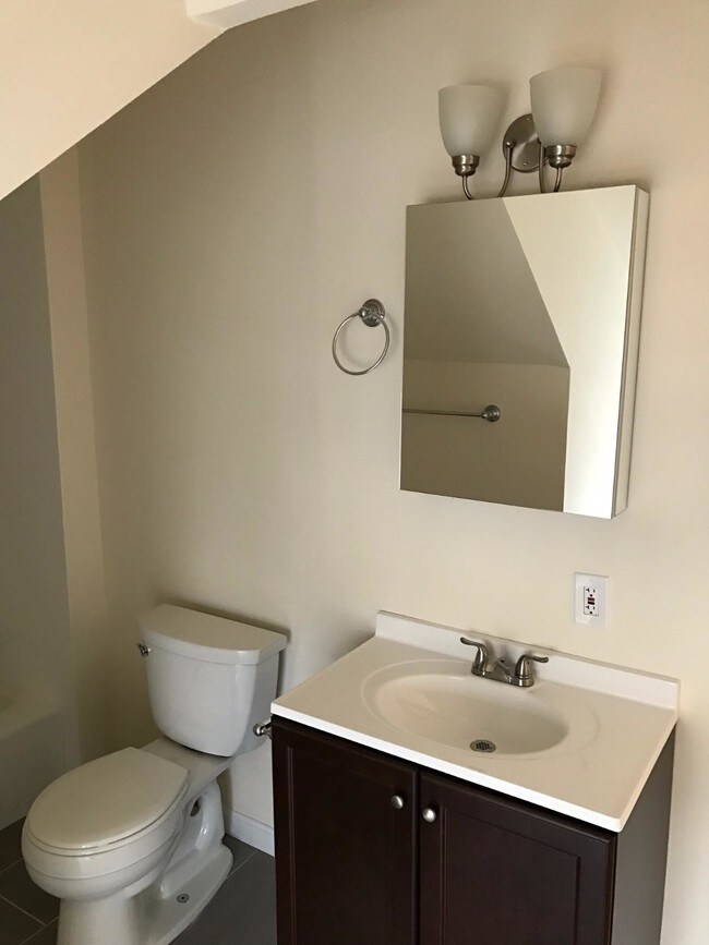 Photo - 51 Leamington Rd Unit 2