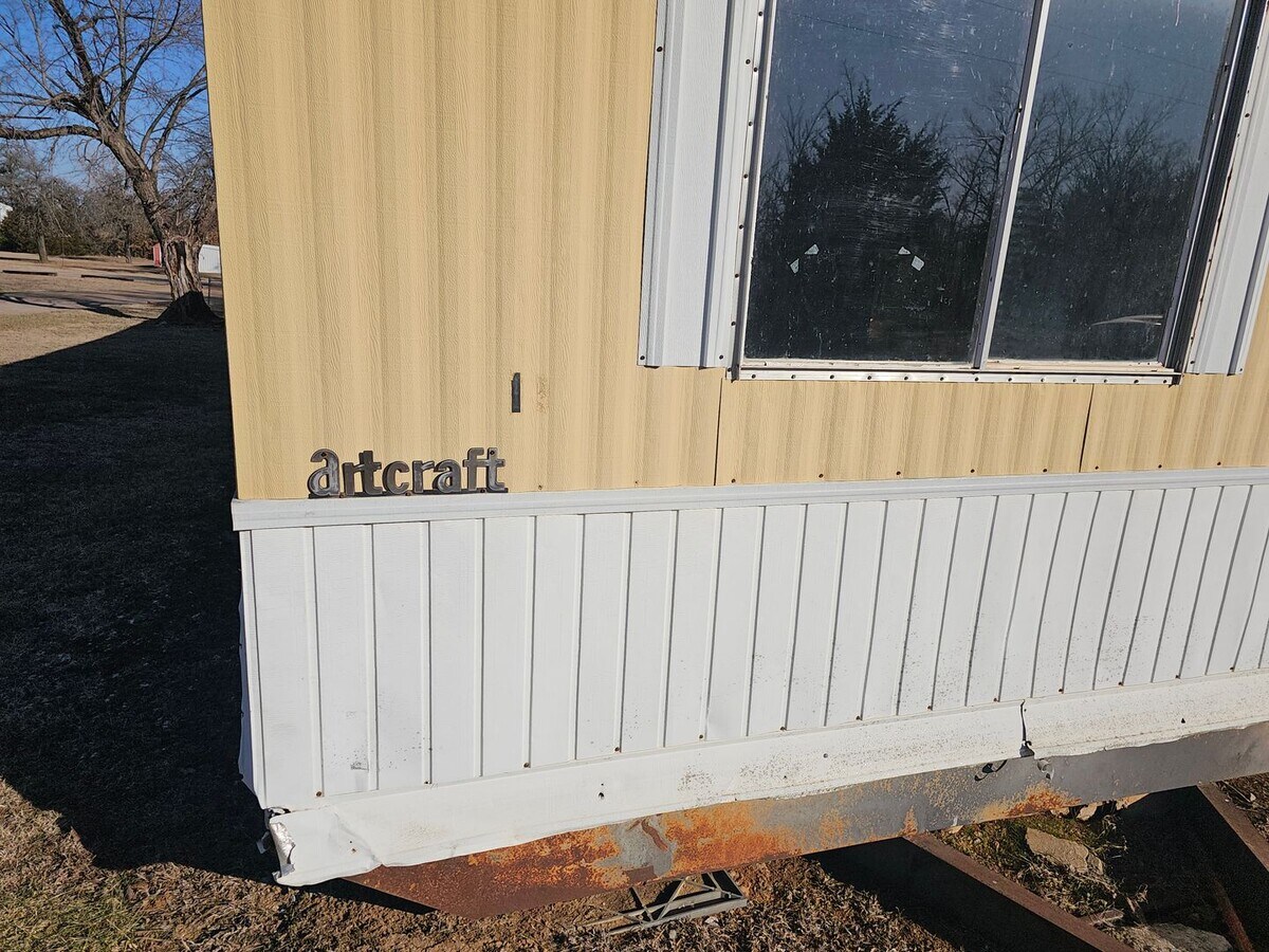 Photo - FREE Mobile Home must be moved off property.