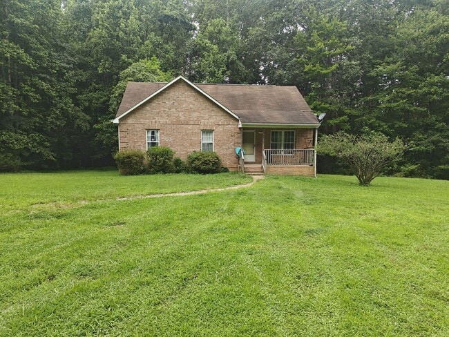 Building Photo - 3 bedroom home on private lot