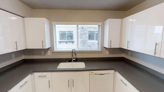 Building Photo - 2 BED 1 BATH APARTMENT FOR RENT IN OREM!!! Unit D #301