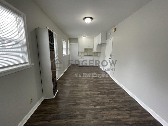 Photo - 114 Strong Ave Unit 4