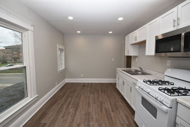 Photo - Spacious Downtown Mishawaka Apartment