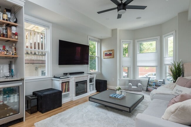 Building Photo - Modern Luxury Duplex in South Boston