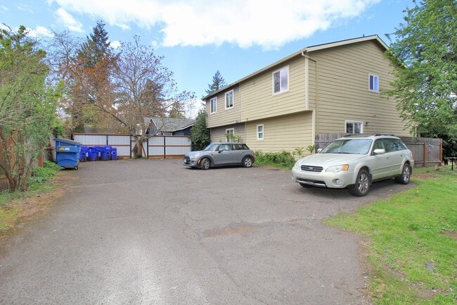 Photo - 7630 SE Woodstock Blvd Unidad 07