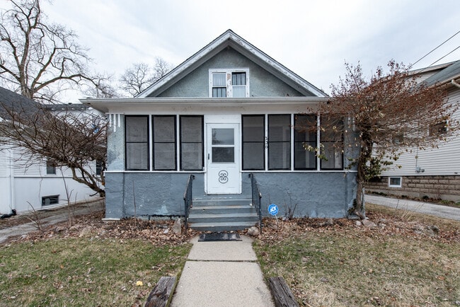 Building Photo - 236 S Park Ave Rental