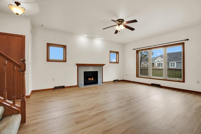 Photo - 407 Century Oak Dr